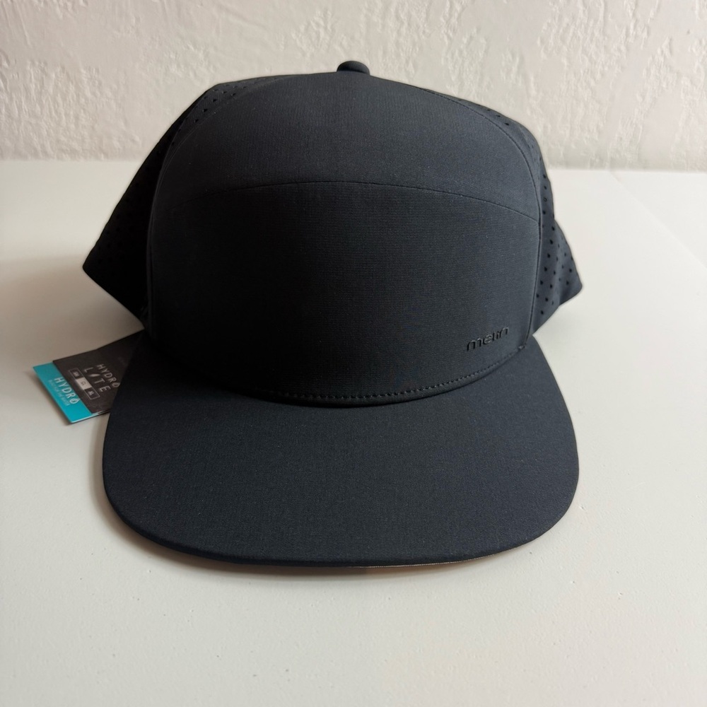 Melin Trenches Hydrolite Performance Snapback Hat Black Flat Bill Classic Size